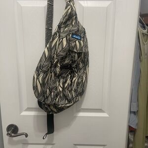 Kavu Black and Cream Feather Print Satchel